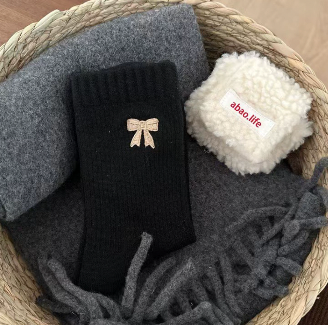 Ribbed Bow Embroidery Socks (JEMMA)