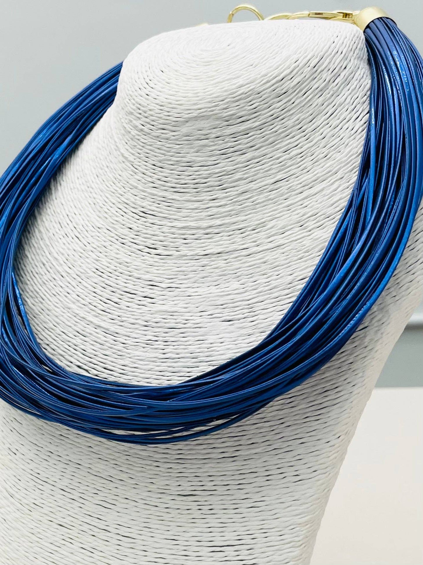 CHIC - Leatherette strand (blue luster) BER878