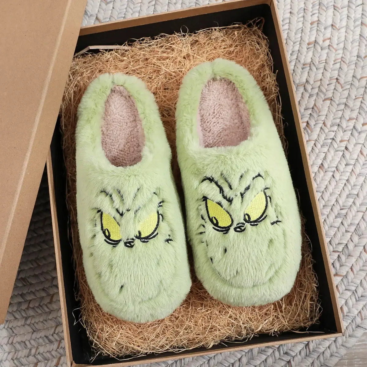 Christmas Themed Slip-on Slippers - HATO (1)
