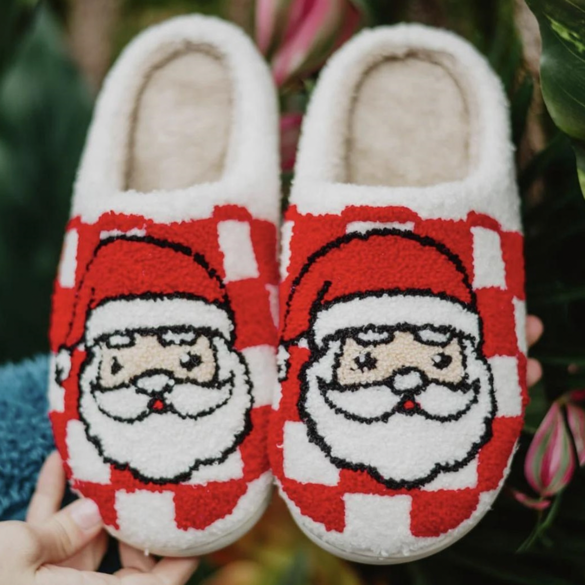 Cozy Christmas Santa Slippers (OMARIA)
