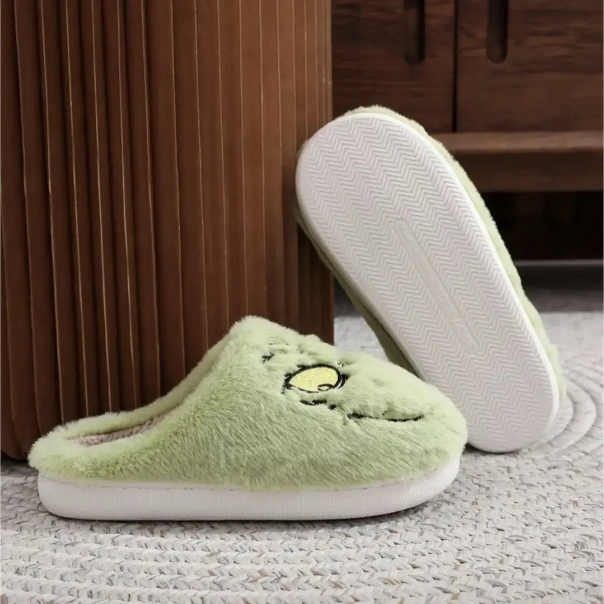 Christmas Themed Slip-on Slippers - HATO (1)